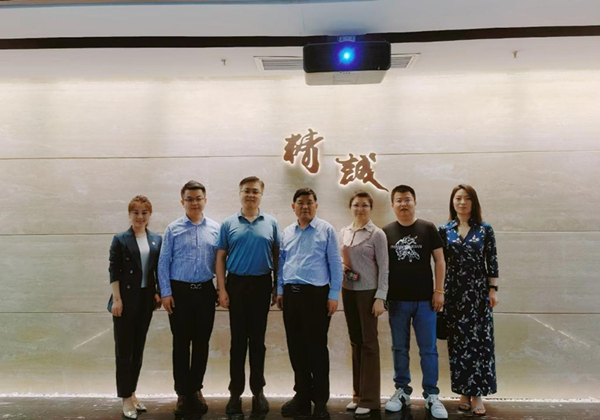 張培合會(huì)長(zhǎng)一行赴西安精誠(chéng)文化科技集團(tuán)有限公司進(jìn)行文化交流