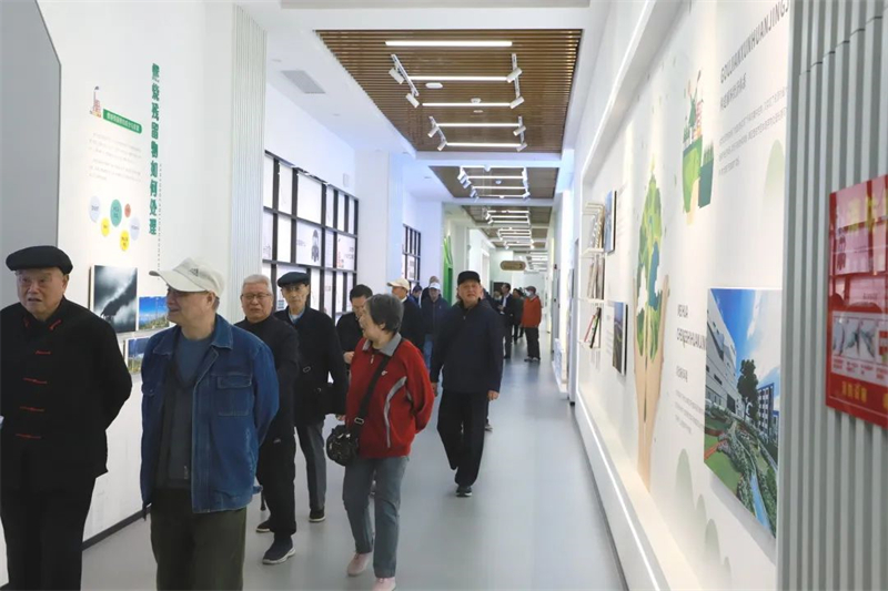 公安灞橋分局退休干警60余人前往益恒環(huán)境參觀學(xué)習(xí) 公安灞橋分局退休干警60余人前往益恒環(huán)境參觀學(xué)習(xí)